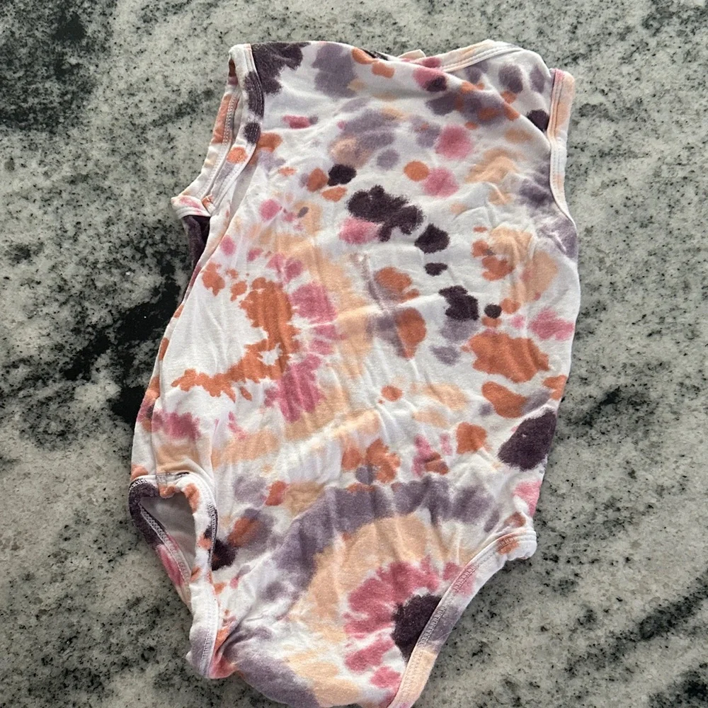 Angel Dear x Spearmint bamboo Love‎ Tie Dye sleeveless tank bodysuit 3-6 months
